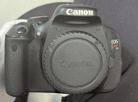 Canon：EOS Kiss X5 ボディなど4点