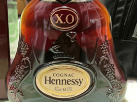 ブランデー：Hennessy（XO 金キャップ クリアボトル）／ブランデー：CAMUS（XO ロングネック）など3点