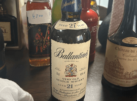 ウイスキー：Ballantines（21年 ベリーオールド 旧ボトル）／ウイスキー：CHIVAS BROTHERS（ロイヤルサルート 21年 赤 陶器）など7点