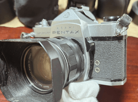 PENTAX：交換レンズ付きボディ／Nikon：レンズなど4点