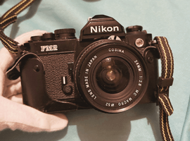 Nikon：NEW FM2 ブラック ボディ＋24mm F2.8 MC MACRO／Nikon：レンズなど3点