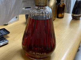 ブランデー：CAMUS（カラフェ バカラ）／ブランデー：MARTELL（XO スプリーム クリアボトル）など3点