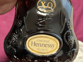 ブランデー：Hennessy（XO 金キャップ クリアボトル）／ウイスキー：Suntory（ローヤル 60）など3点