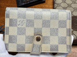 LOUIS VUITTON / ダミエ アズール / ポルトフォイユ ヴィエノワ / N61676 / 状態ランク：Bなど5点(東京都足立区・出張買取）｜ブランド品の高価買取なら【バイセル】