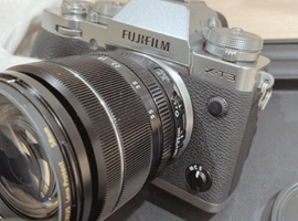 FUJIFILM：X-T3 キット シルバー／OLYMPUS：ボディなど2点