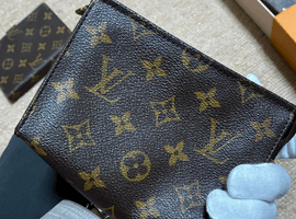 LOUIS VUITTON / モノグラム / ポッシュ トワレット 15 / M47546 / 状態ランク：Bなど2点