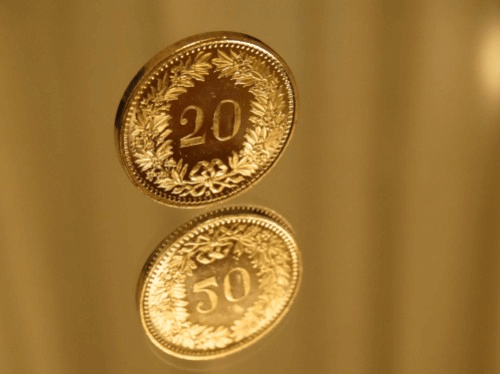 発行された国によってデザインが異なるダカット金貨