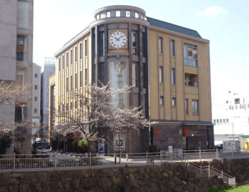 城下町を見守る日本最大の振り子型時計。「松本市時計博物館」にインタビュー