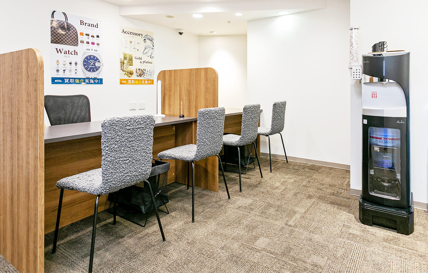 横浜モアーズ店