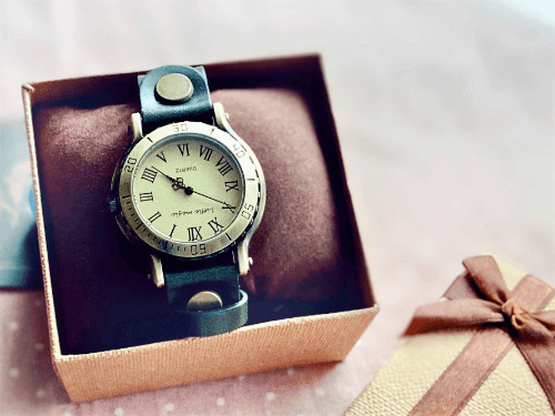 腕時計の付属品とは？付属品の種類や時計本体と一緒に査定に出すと良い理由も解説