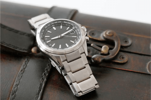 ラファエルナダルウォッチは高く売れる？時計の種類と中古市場での価値をご紹介！